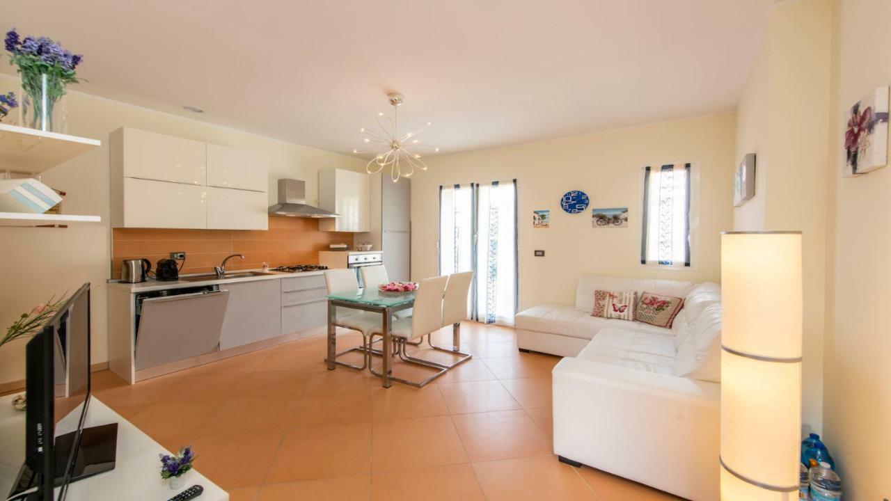 Appartement Vento Di Greco à San Bartolomeo Al Mare Extérieur photo
